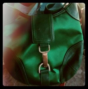Beautiful emrald green with bling attachment in fr